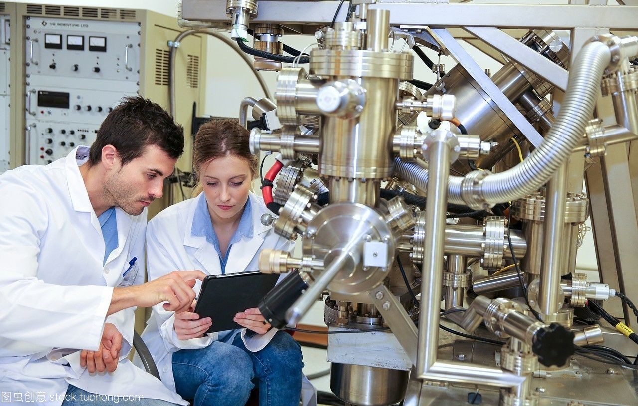 研究人員。表面光譜儀,光電子能譜學(xué),俄歇電子能譜學(xué),aesvg科學(xué)自動扶梯200d表面分析設(shè)備。技術(shù)服務(wù)行業(yè)。tecnaliaresearch&innovationdonostiasansebastiangipuzkoabasquecountry,西班牙。